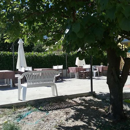La Terrazza Del Barbaresco Bed & Breakfast Neviglie Bagian luar foto