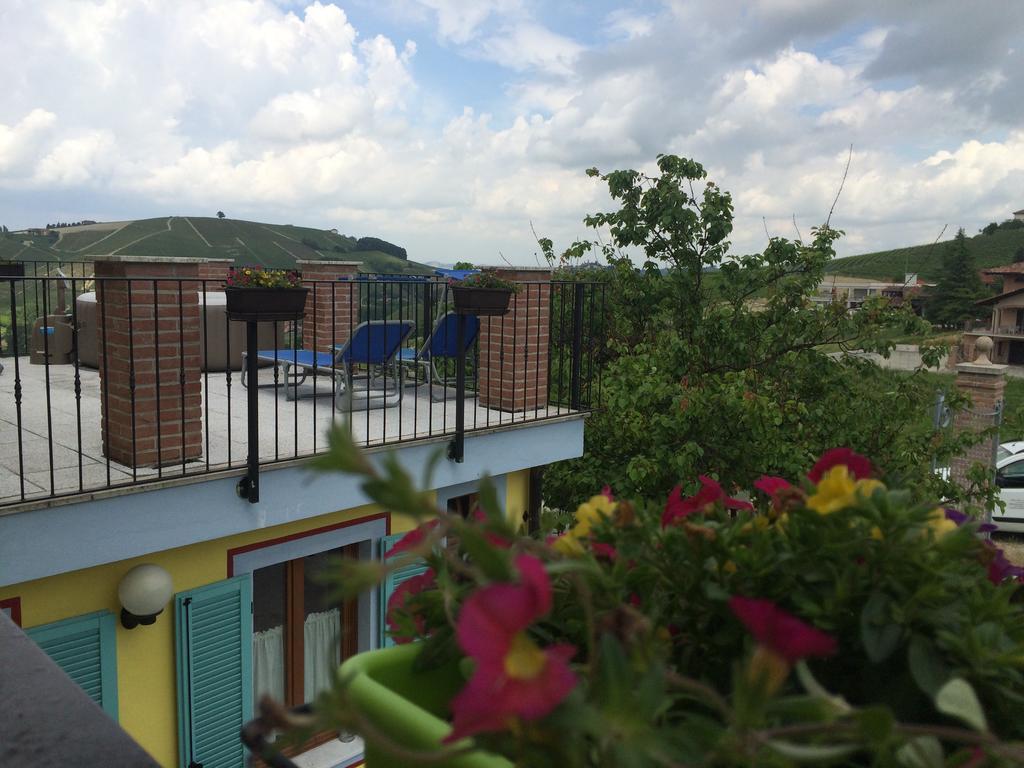La Terrazza Del Barbaresco Bed & Breakfast Neviglie Ruang foto