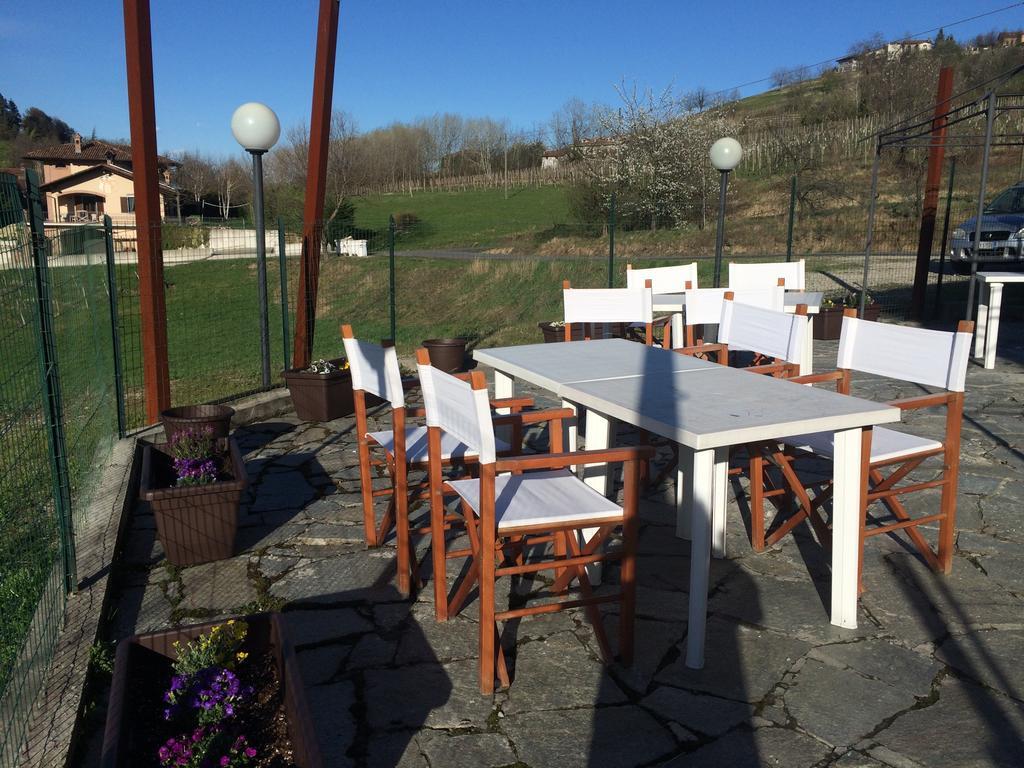 La Terrazza Del Barbaresco Bed & Breakfast Neviglie Bagian luar foto