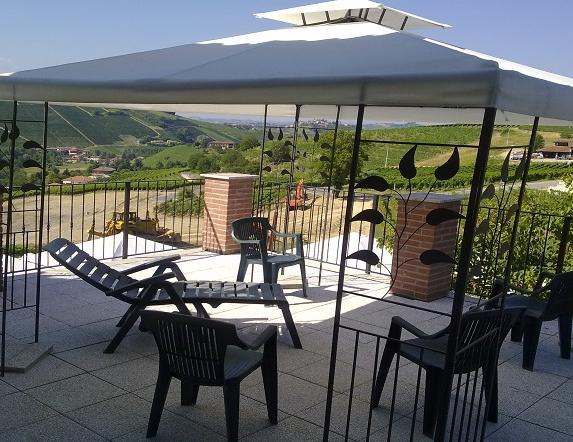 La Terrazza Del Barbaresco Bed & Breakfast Neviglie Bagian luar foto