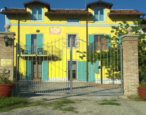 La Terrazza Del Barbaresco Bed & Breakfast Neviglie Bagian luar foto