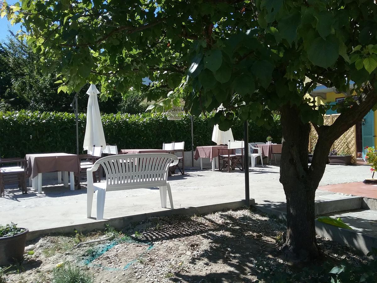 La Terrazza Del Barbaresco Bed & Breakfast Neviglie Bagian luar foto