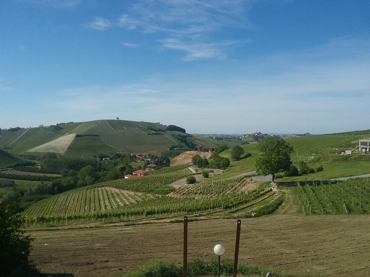 La Terrazza Del Barbaresco Bed & Breakfast Neviglie Bagian luar foto