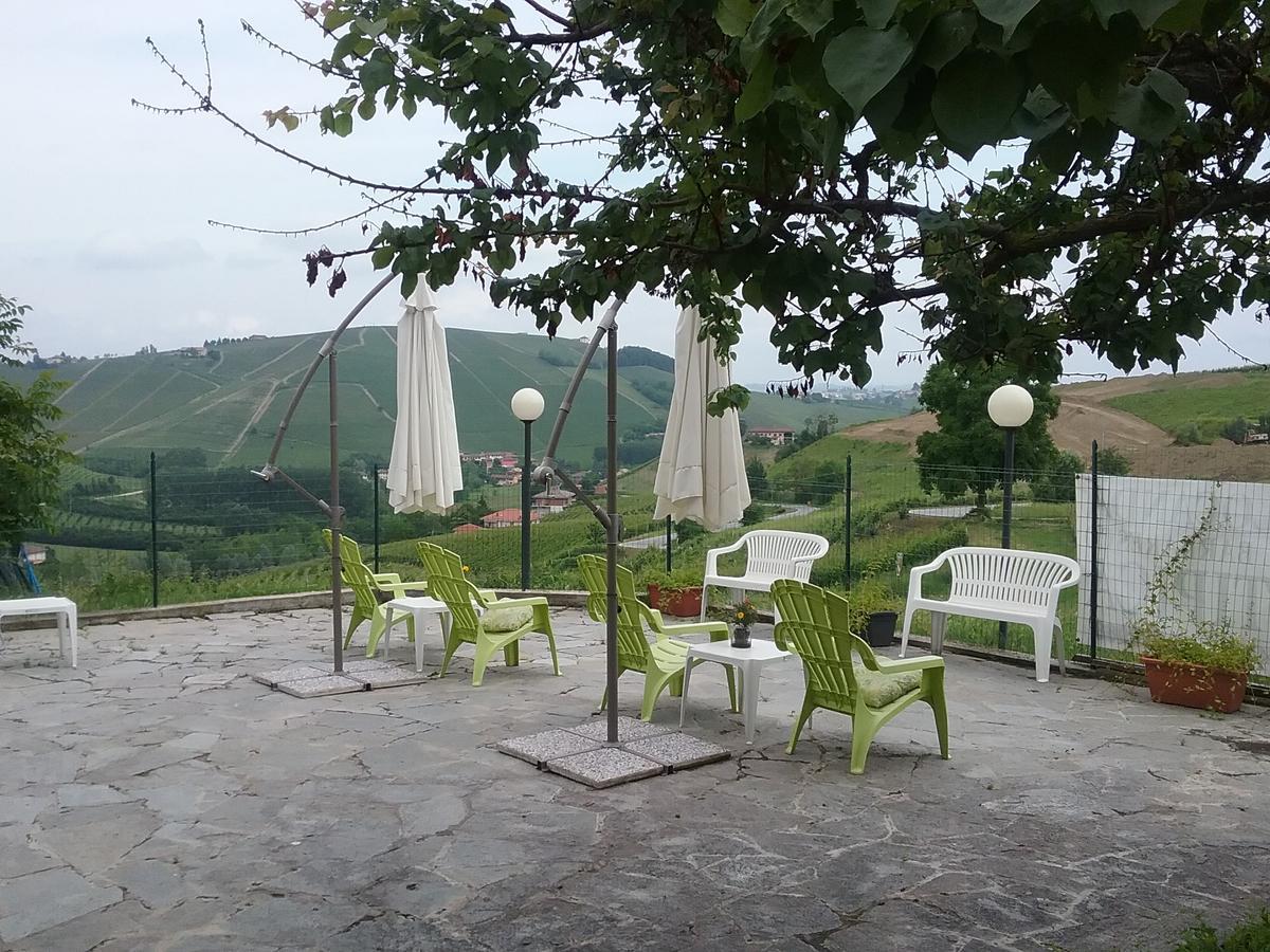 La Terrazza Del Barbaresco Bed & Breakfast Neviglie Bagian luar foto