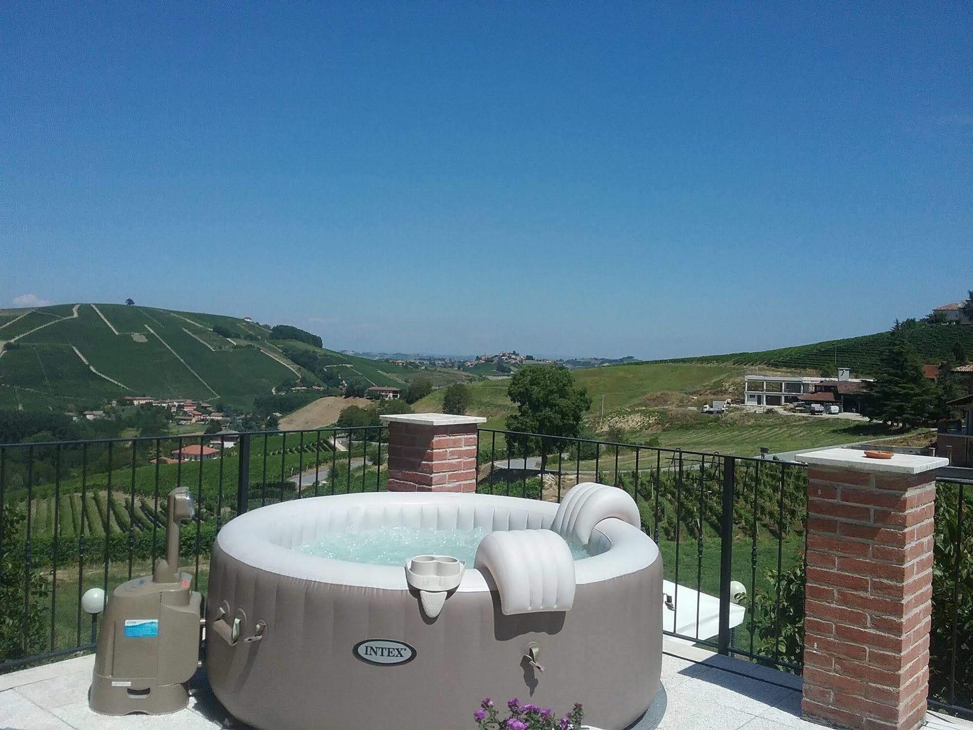 La Terrazza Del Barbaresco Bed & Breakfast Neviglie Bagian luar foto
