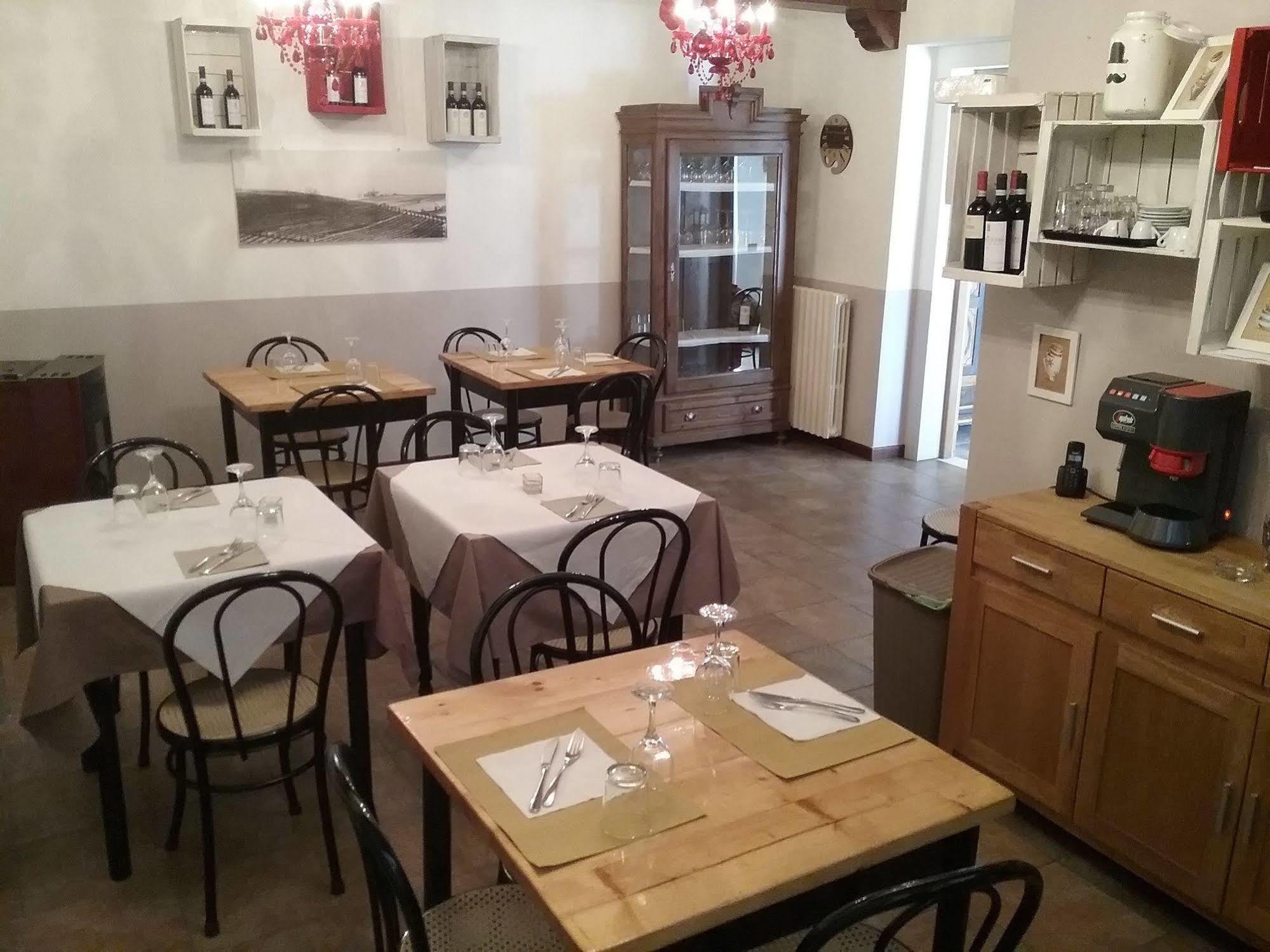 La Terrazza Del Barbaresco Bed & Breakfast Neviglie Bagian luar foto