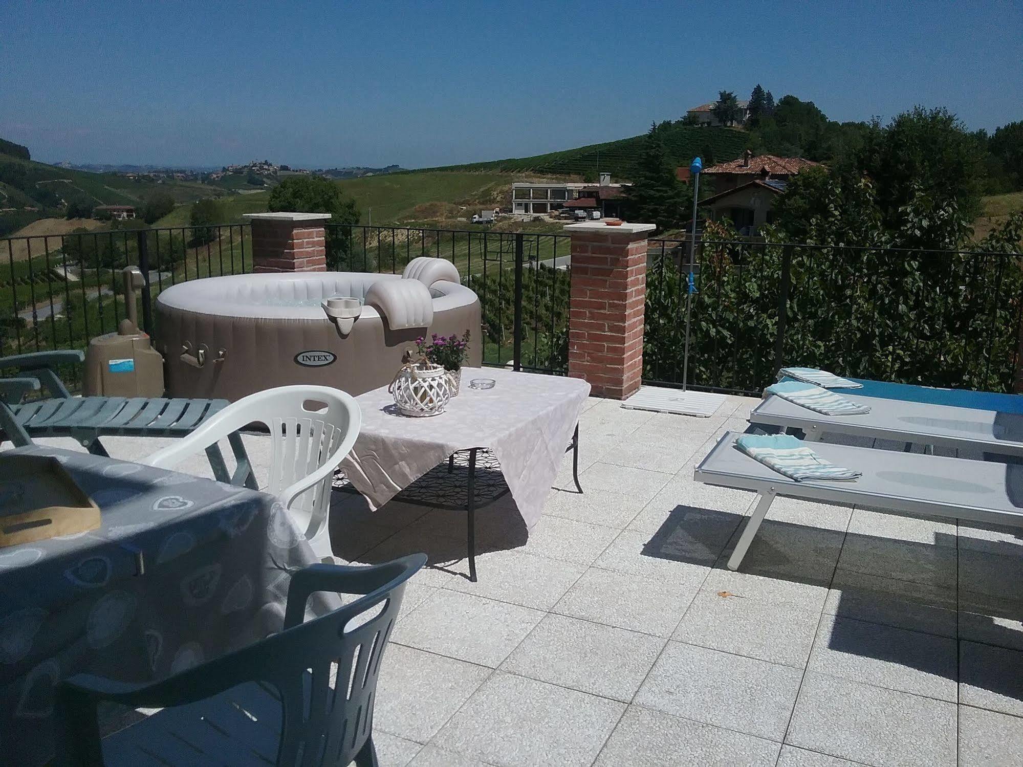 La Terrazza Del Barbaresco Bed & Breakfast Neviglie Bagian luar foto