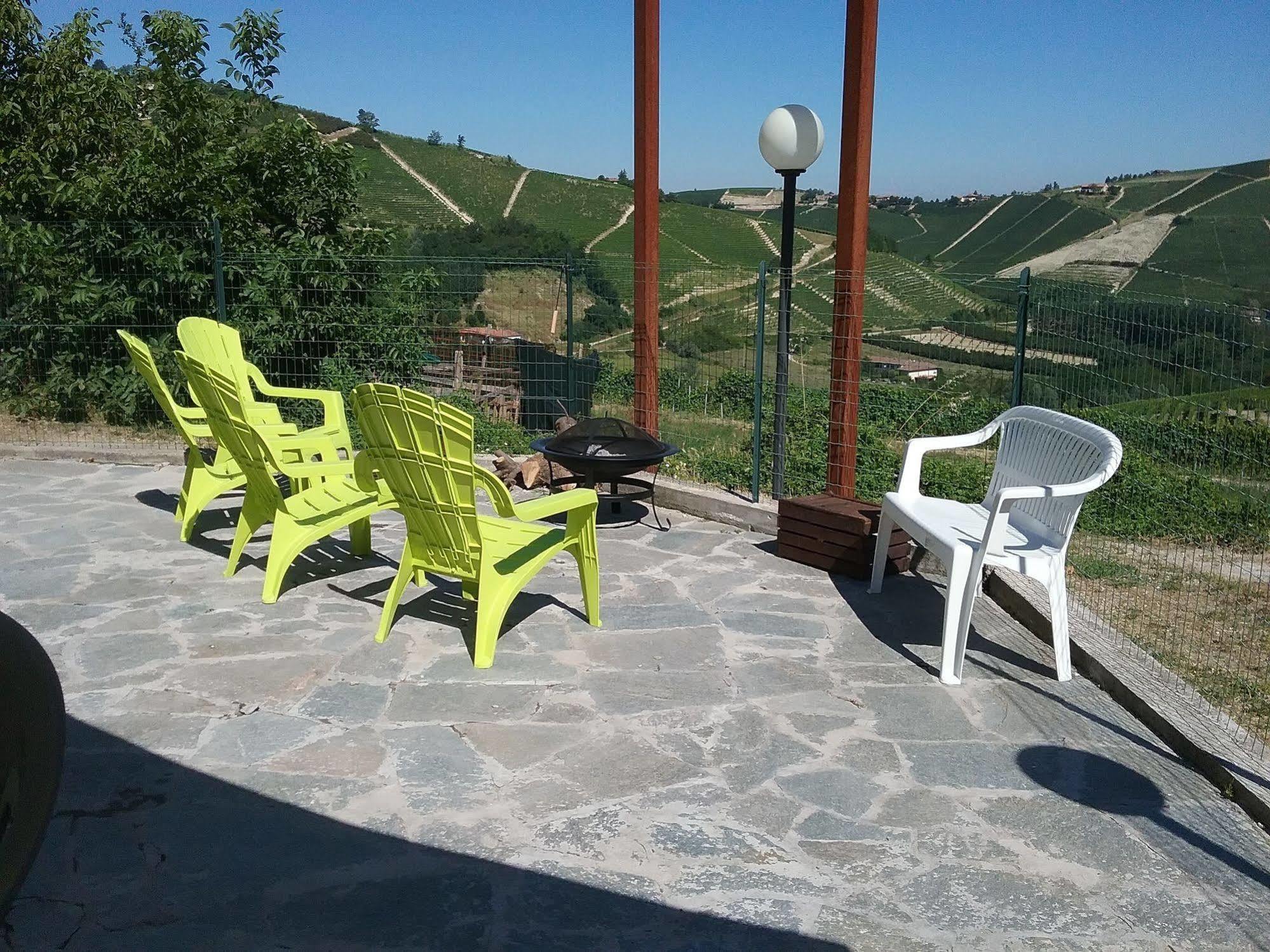 La Terrazza Del Barbaresco Bed & Breakfast Neviglie Bagian luar foto